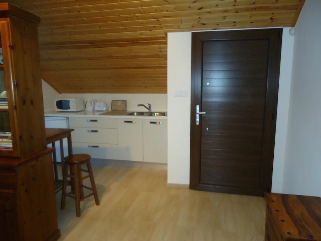 איוס אנטאנאסיוס Petralona Apartment מראה חיצוני תמונה